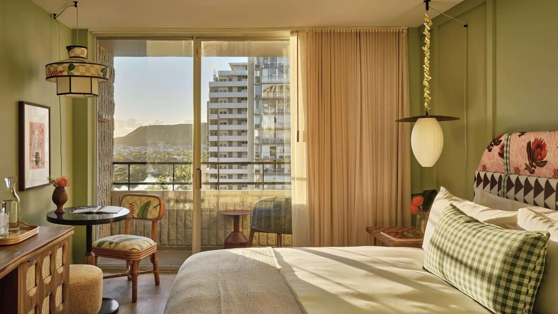 Wayfinder Waikiki - Voted Top 10 Best Hotels In Hawaii! Гонолулу США
