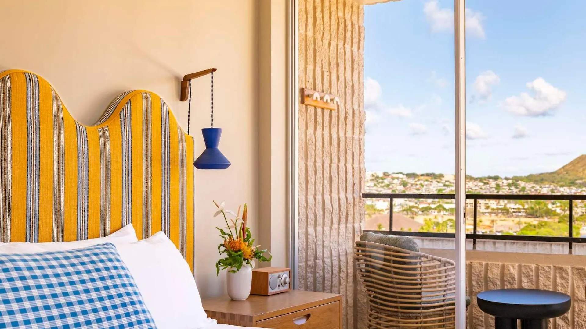 Wayfinder Waikiki - Voted Top 10 Best Hotels In Hawaii! Гонолулу