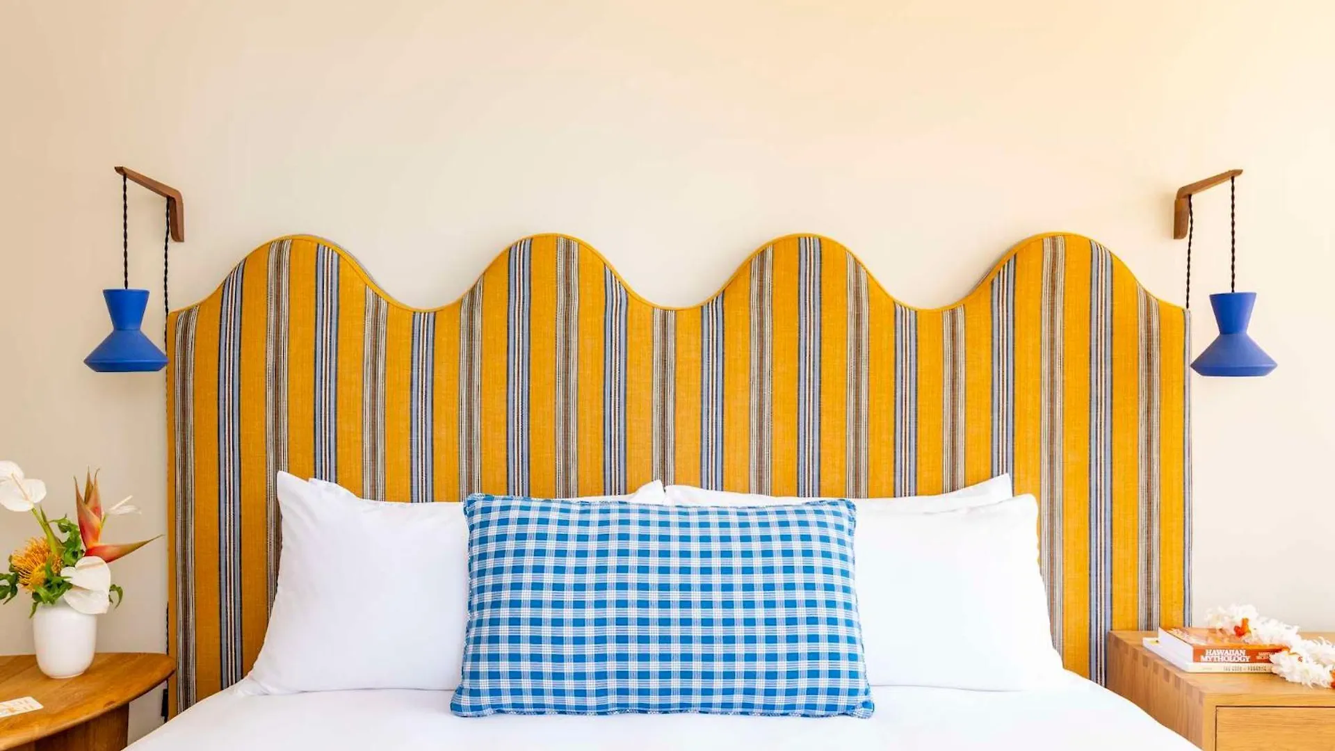 Wayfinder Waikiki - Voted Top 10 Best Hotels In Hawaii! Гонолулу